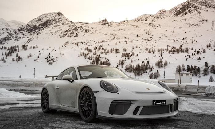Porsche 911 Carrera luxury car rental available in Lahore